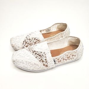 TOMS White Lace Slip Ons SIZE 6